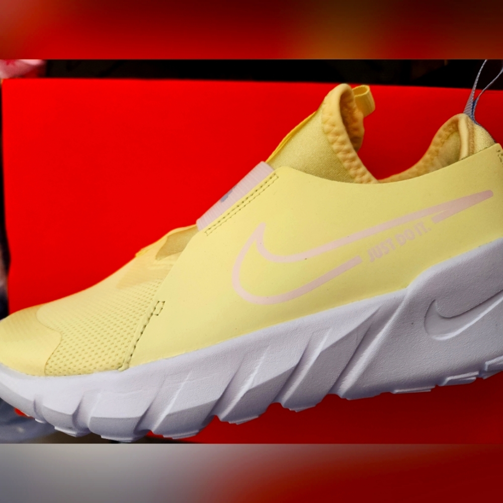 Nike new in box size 5 youth shoes